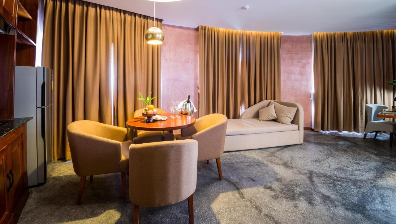 Almond Hotel Bassac River Phnom Penh Bagian luar foto