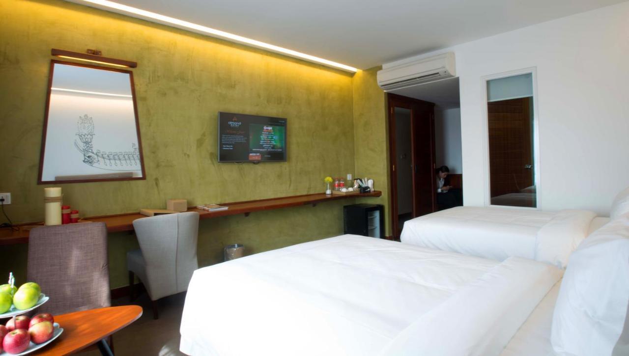 Almond Hotel Bassac River Phnom Penh Bagian luar foto