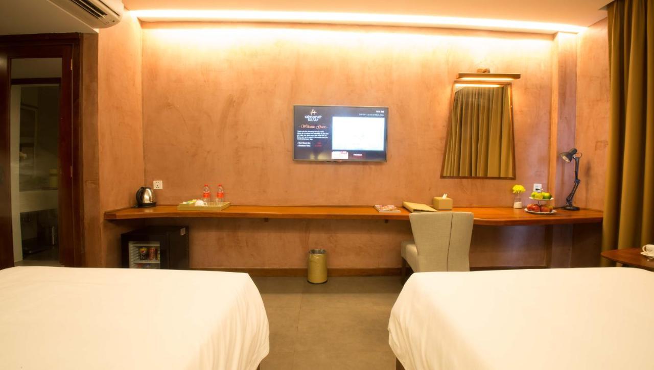 Almond Hotel Bassac River Phnom Penh Bagian luar foto