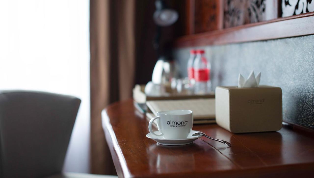 Almond Hotel Bassac River Phnom Penh Bagian luar foto