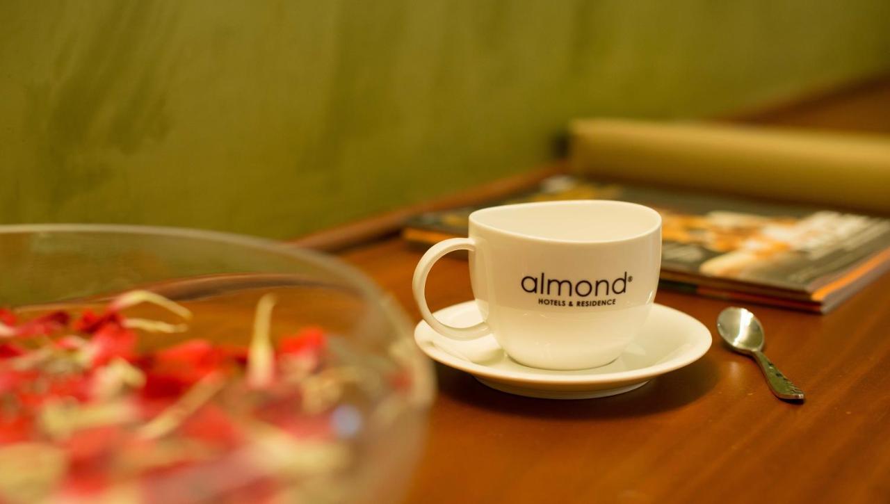 Almond Hotel Bassac River Phnom Penh Bagian luar foto
