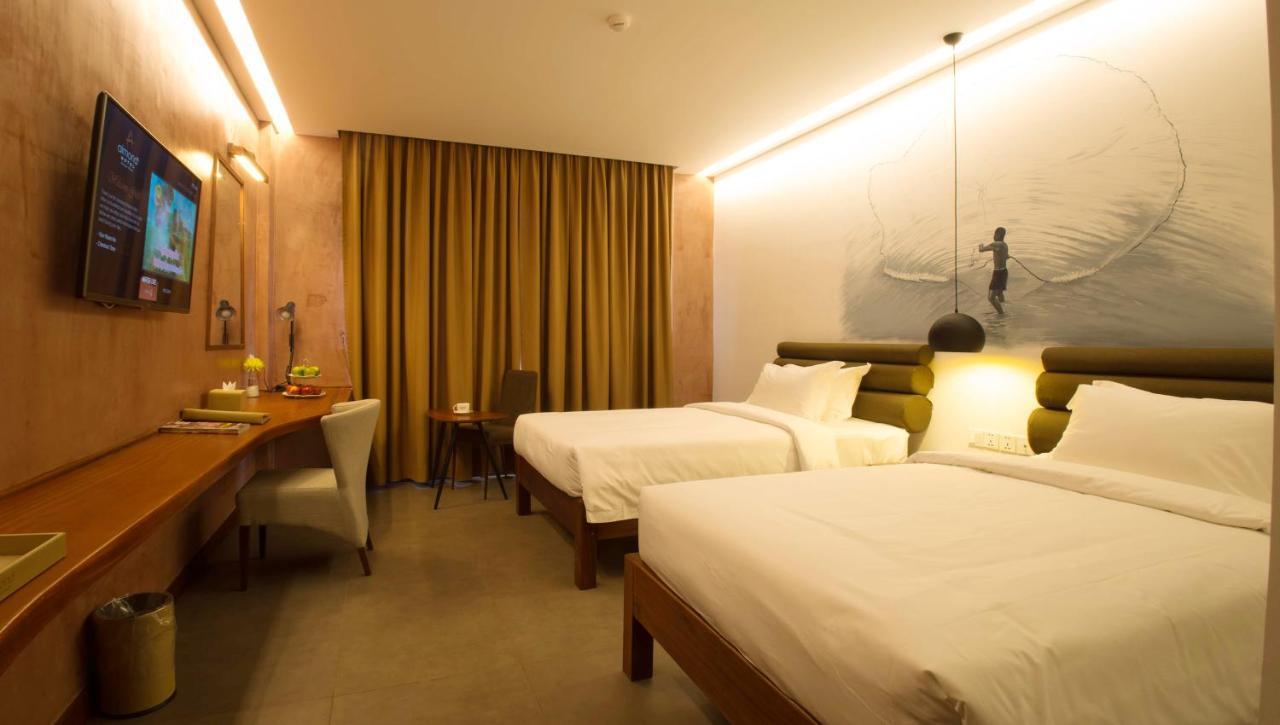 Almond Hotel Bassac River Phnom Penh Bagian luar foto